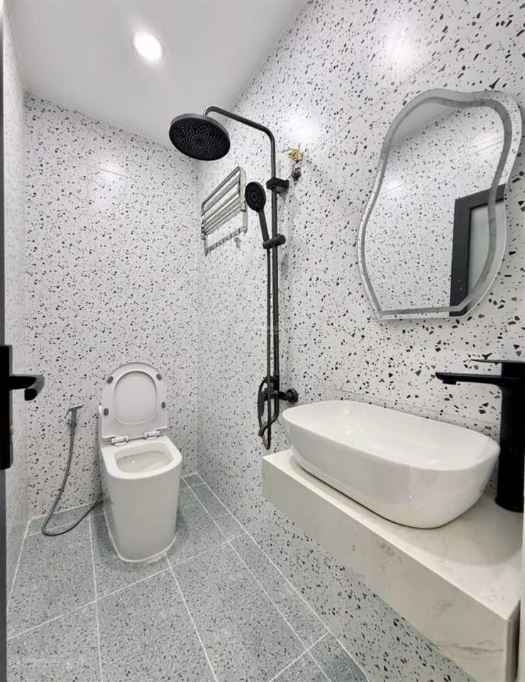 Bán gấp nhà đường nguyễn thị minh khai,quận 3 ,vị trí đẹp khu vực gần tttp,dt 48m2,giá 2tỷ980,shr