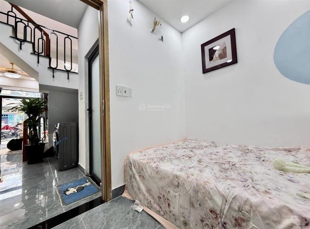 Bán gấp nhà đường nguyễn thị minh khai,quận 3 ,vị trí đẹp khu vực gần tttp,dt 48m2,giá 2tỷ980,shr
