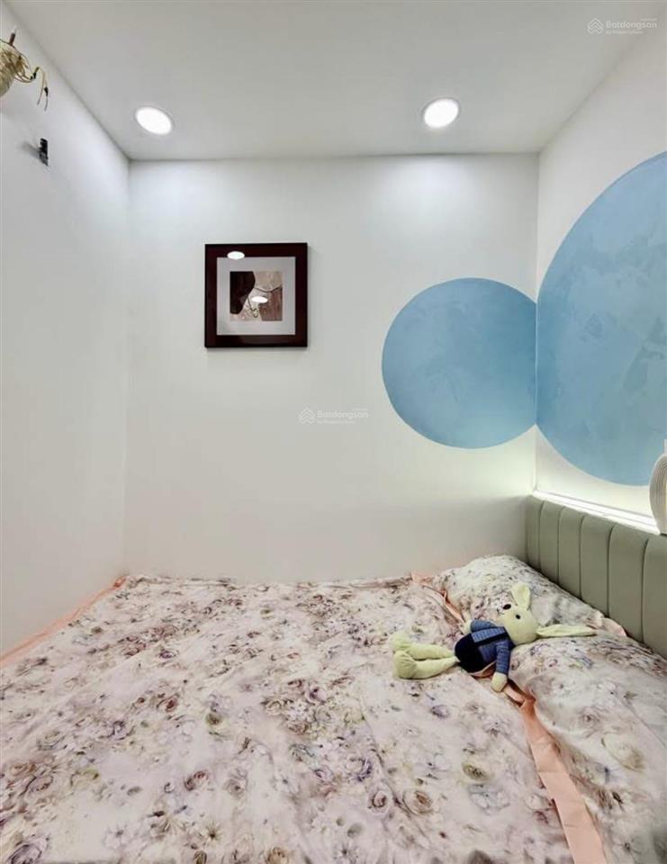 Bán gấp nhà đường nguyễn thị minh khai,quận 3 ,vị trí đẹp khu vực gần tttp,dt 48m2,giá 2tỷ980,shr
