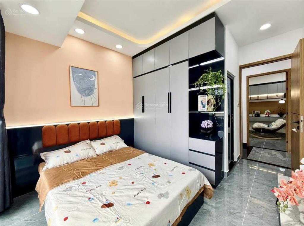 Bán gấp nhà đường nguyễn thị minh khai,quận 3 ,vị trí đẹp khu vực gần tttp,dt 48m2,giá 2tỷ980,shr