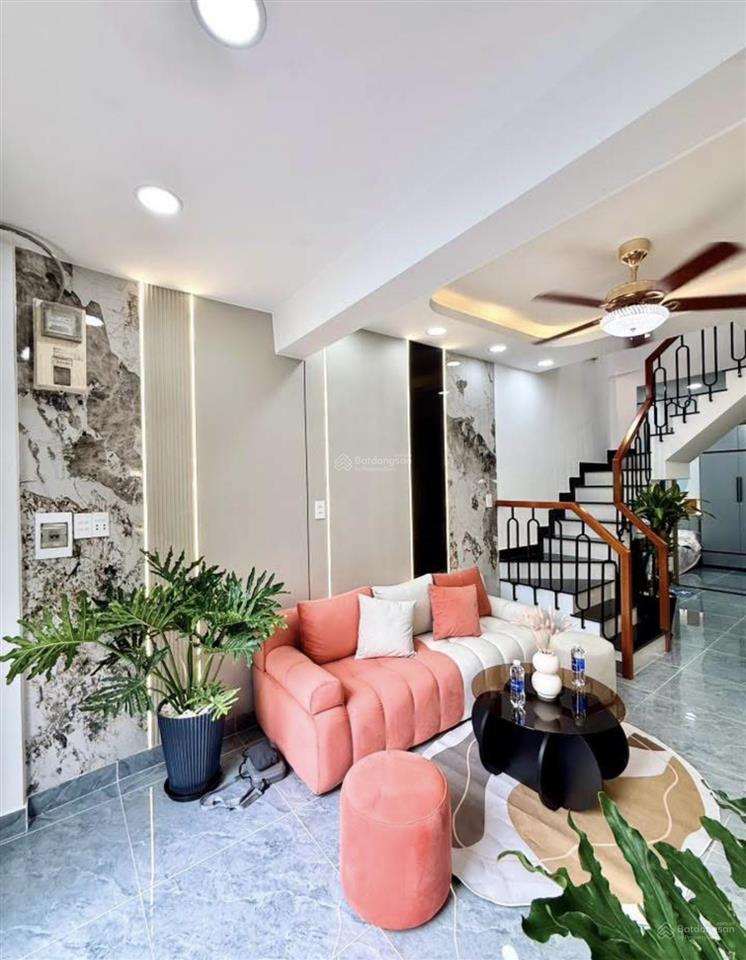Bán gấp nhà đường nguyễn thị minh khai,quận 3 ,vị trí đẹp khu vực gần tttp,dt 48m2,giá 2tỷ980,shr