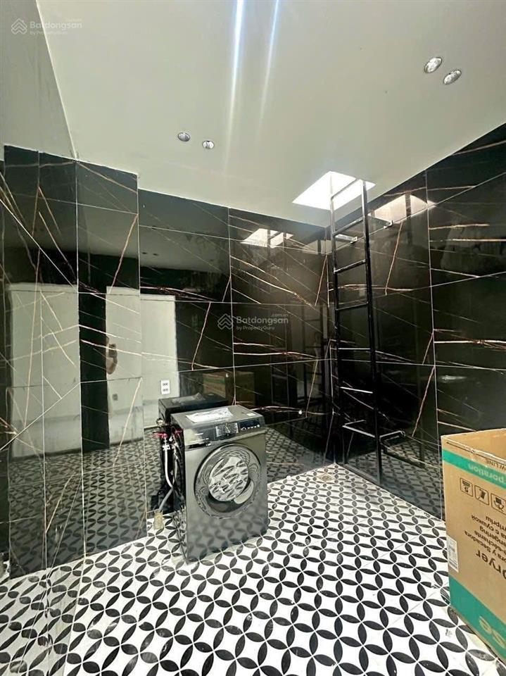 Bán gấp nhà đường phổ quang ,quận tân bình , khu vực đông dân cư , dt 52m2 ,giá 2tỷ630,shr