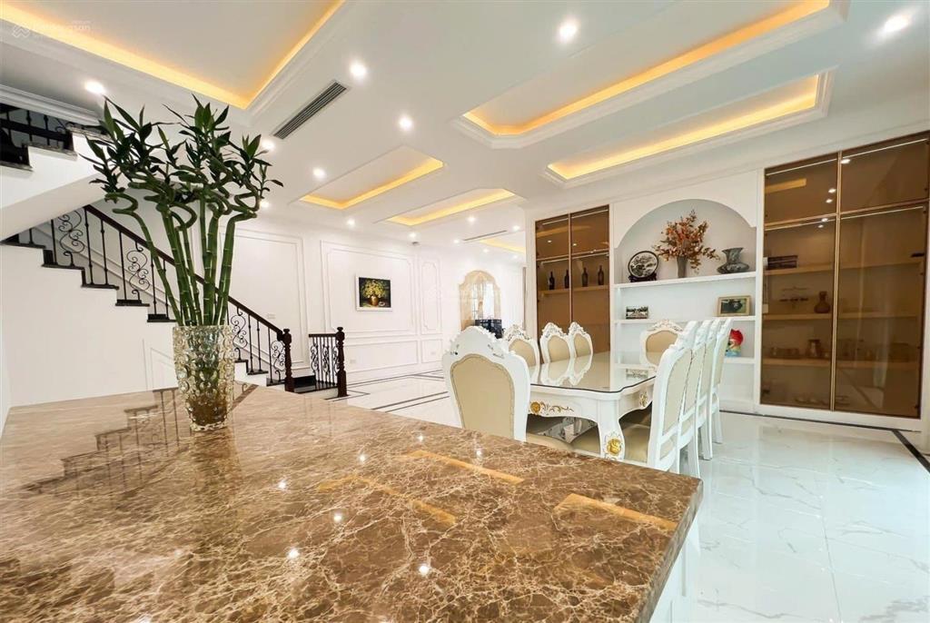Cho thuê villa sunferia trung tâm du lịch bãi cháy, full nội thất đẹp, bàn bia, karaoke, bể bơi