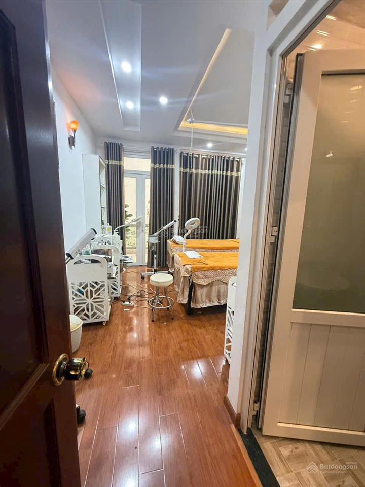 Mặt tiền kinh doanh đường nguyễn văn khối (4,5x19m) 5 tầng 6 phòng ngủ 7 toilet. buôn bán sầm uất