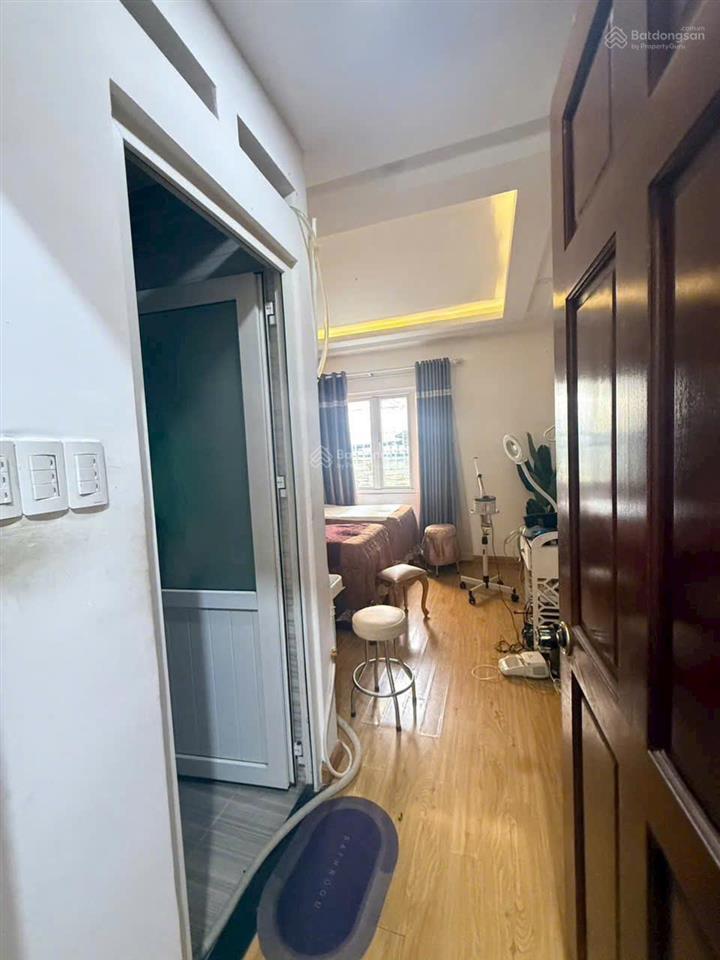 Mặt tiền kinh doanh đường nguyễn văn khối (4,5x19m) 5 tầng 6 phòng ngủ 7 toilet. buôn bán sầm uất