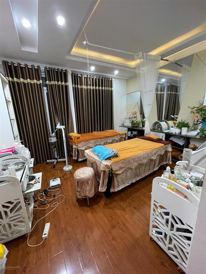 Mặt tiền kinh doanh đường nguyễn văn khối (4,5x19m) 5 tầng 6 phòng ngủ 7 toilet. buôn bán sầm uất