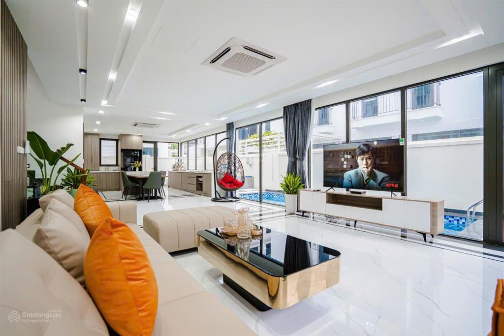 Villa 7 phòng ngủ  cách biển 50m giá ưu đãi chào hè tại vlasta sầm sơn
