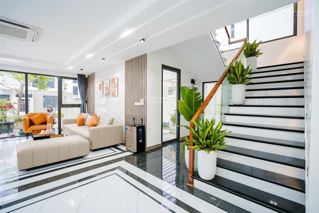 Villa 7 phòng ngủ  cách biển 50m giá ưu đãi chào hè tại vlasta sầm sơn