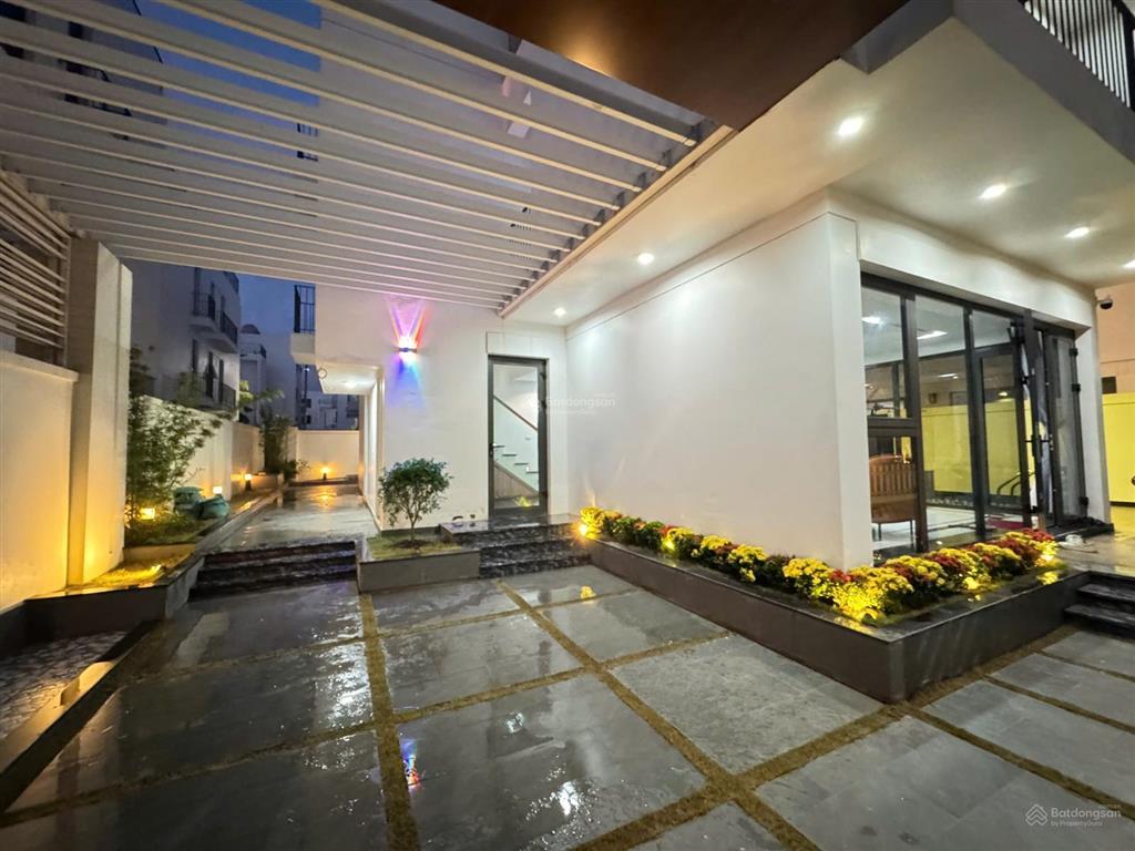 Villa 7 phòng ngủ  cách biển 50m giá ưu đãi chào hè tại vlasta sầm sơn