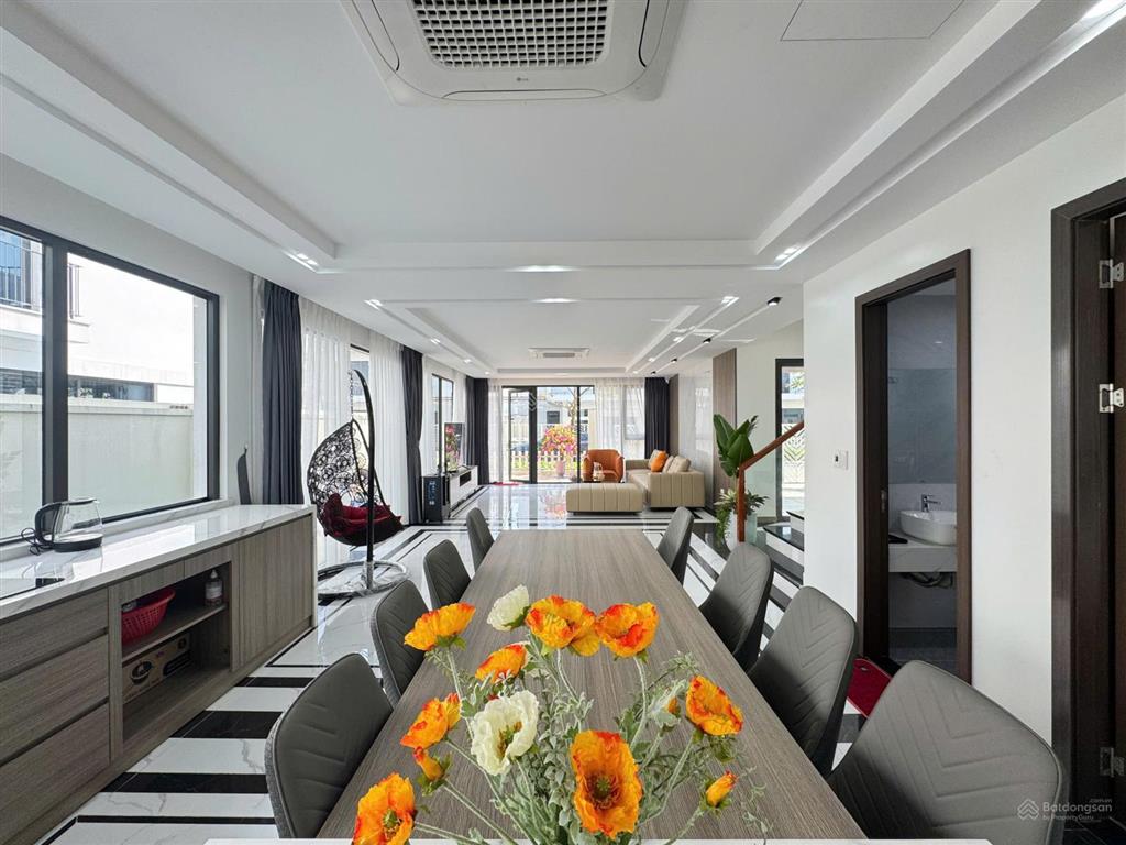 Villa 7 phòng ngủ  cách biển 50m giá ưu đãi chào hè tại vlasta sầm sơn