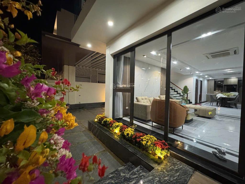 Villa 7 phòng ngủ  cách biển 50m giá ưu đãi chào hè tại vlasta sầm sơn