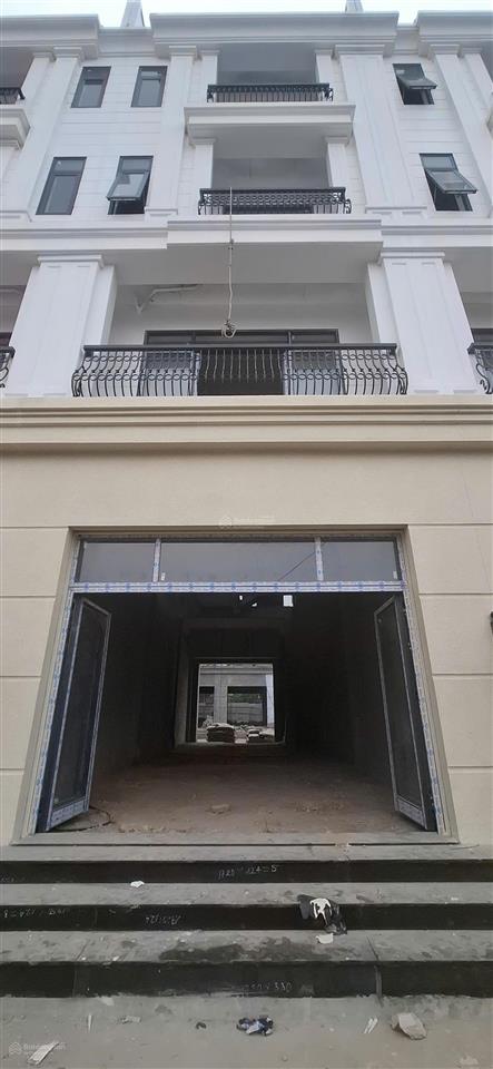 Liền kề mặt phố gia thượng, view hồ, công viên, đường rộng 30m, vỉa hè 2 bên, đoạn đẹp nhất phố.