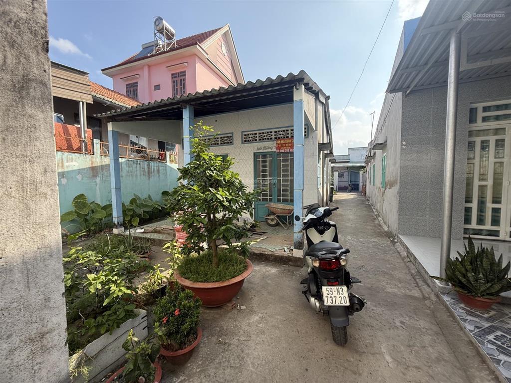 Bán nhà ấp 4 xã tân bửu  long an