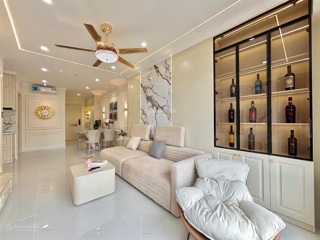 Căn 3210 tầng cao  căn rộng 75,24m2, dễ khai thác cho thuê, phong cách tân cổ điển, tông kem