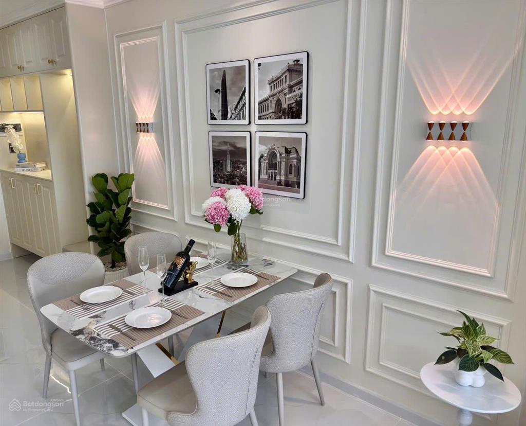 Căn 3210 tầng cao  căn rộng 75,24m2, dễ khai thác cho thuê, phong cách tân cổ điển, tông kem