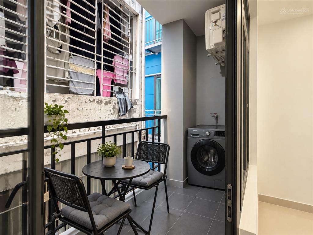 Ch 1n1k nằm ở khu goldmark city, tiện ích gì cũng có, nội thất mới 100%
