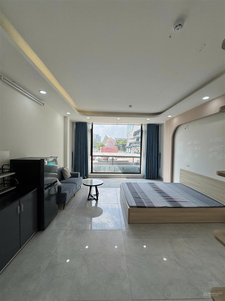 Ch 1n1k nằm ở khu goldmark city, tiện ích gì cũng có, nội thất mới 100%