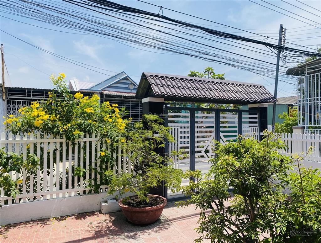 Chính chủ bán nhà mặt phố rất gần biển bình sơn.