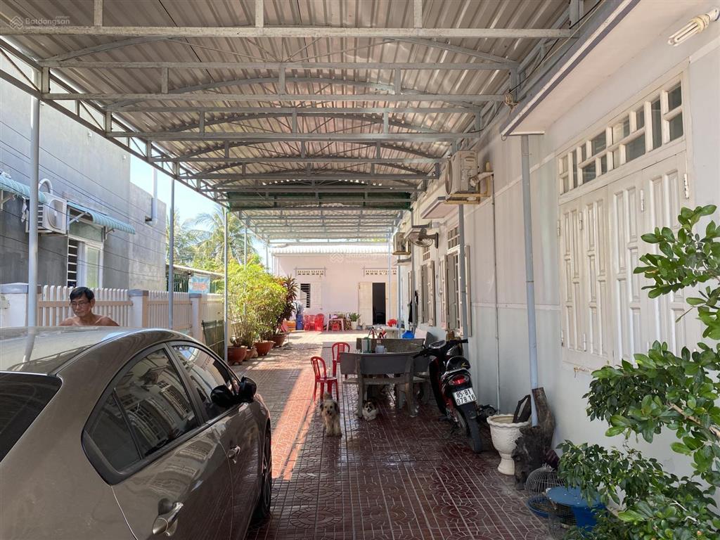 Chính chủ bán nhà mặt phố rất gần biển bình sơn.