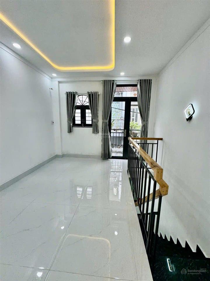 Nhà shr p tân thới hiệp .dt 35m2 .nhà 1 trệt 1 lầu .3pn 2wc .1/ ngắn hẻm ra đường lớn ..giá 3t350 .