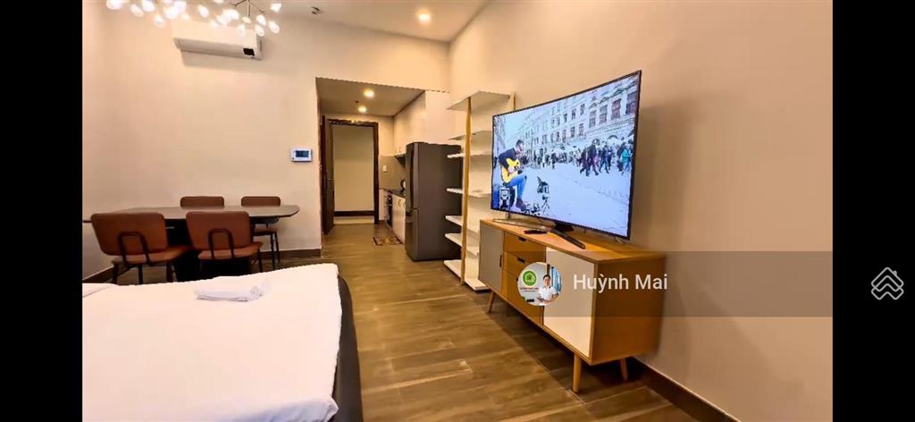Bán gấp căn 1pn officetel rivergate diện tích lớn 40m2. nội thất cực đẹp  giá 4,2 tỷ. có ban công