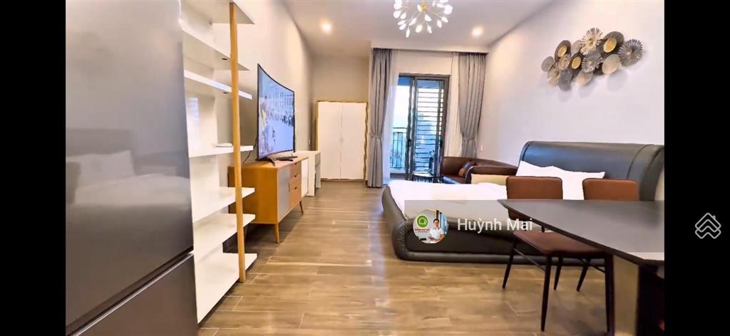 Bán gấp căn 1pn officetel rivergate diện tích lớn 40m2. nội thất cực đẹp  giá 4,2 tỷ. có ban công