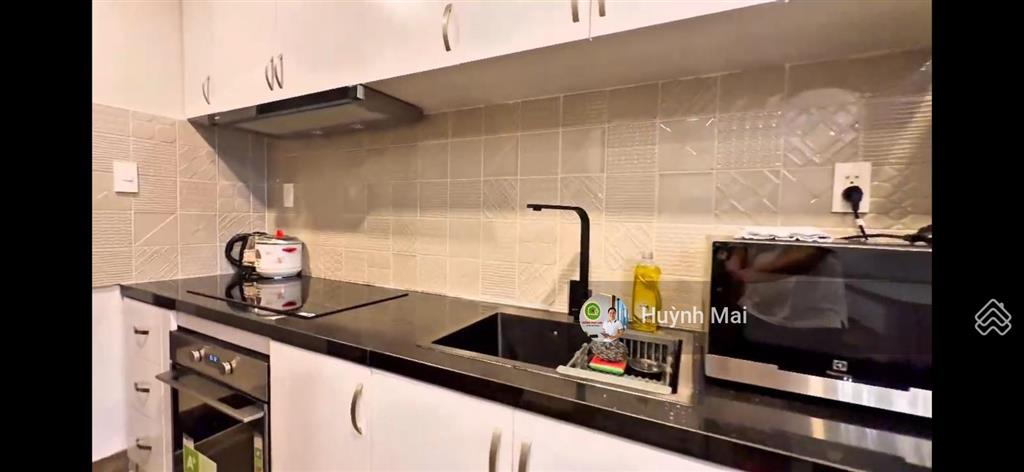 Bán gấp căn 1pn officetel rivergate diện tích lớn 40m2. nội thất cực đẹp  giá 4,2 tỷ. có ban công