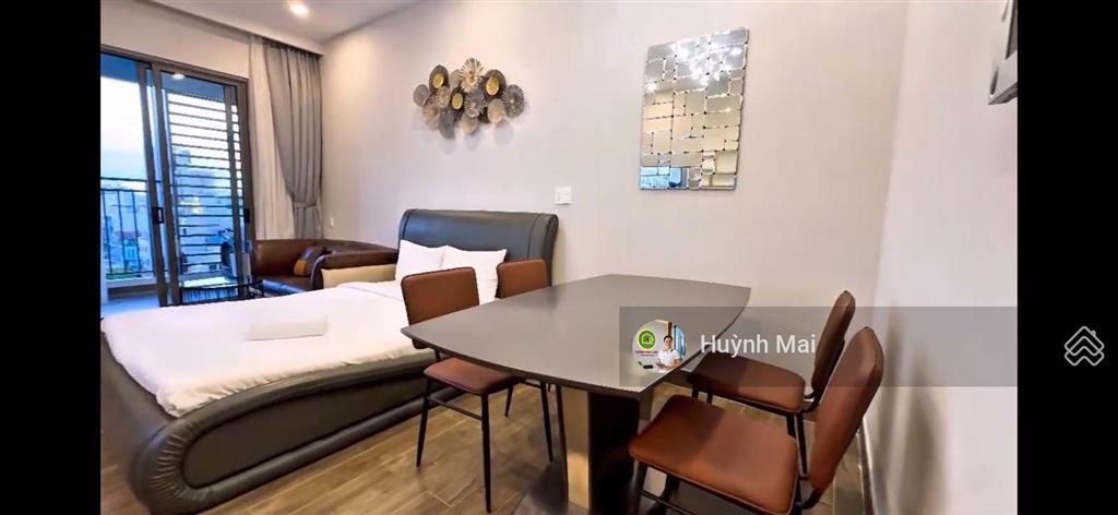 Bán gấp căn 1pn officetel rivergate diện tích lớn 40m2. nội thất cực đẹp  giá 4,2 tỷ. có ban công