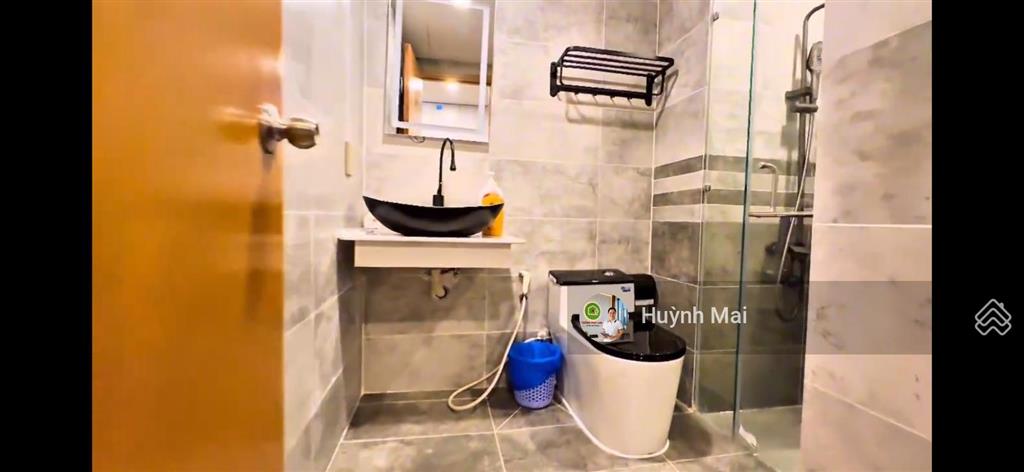 Bán gấp căn 1pn officetel rivergate diện tích lớn 40m2. nội thất cực đẹp  giá 4,2 tỷ. có ban công