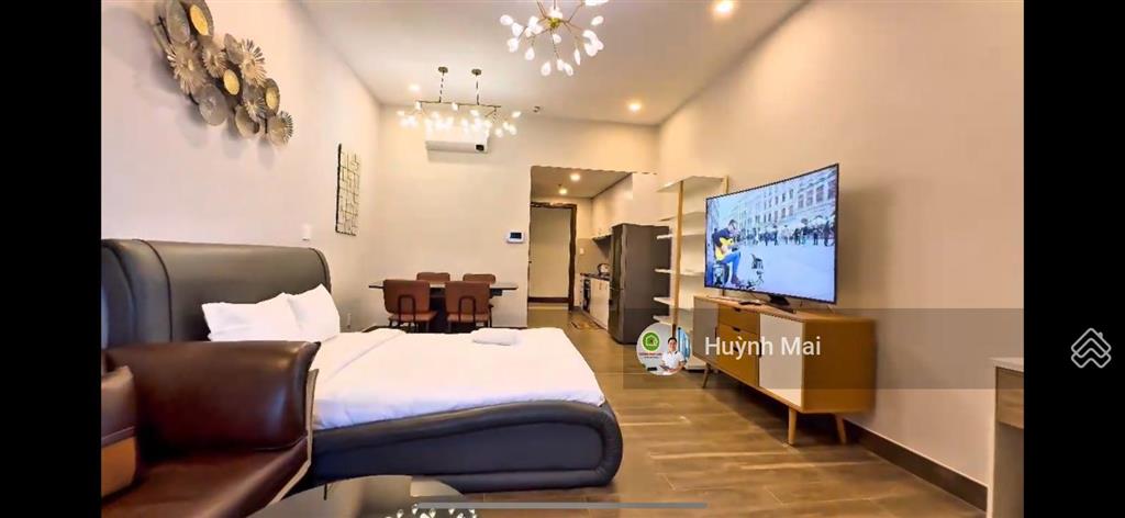 Bán gấp căn 1pn officetel rivergate diện tích lớn 40m2. nội thất cực đẹp  giá 4,2 tỷ. có ban công