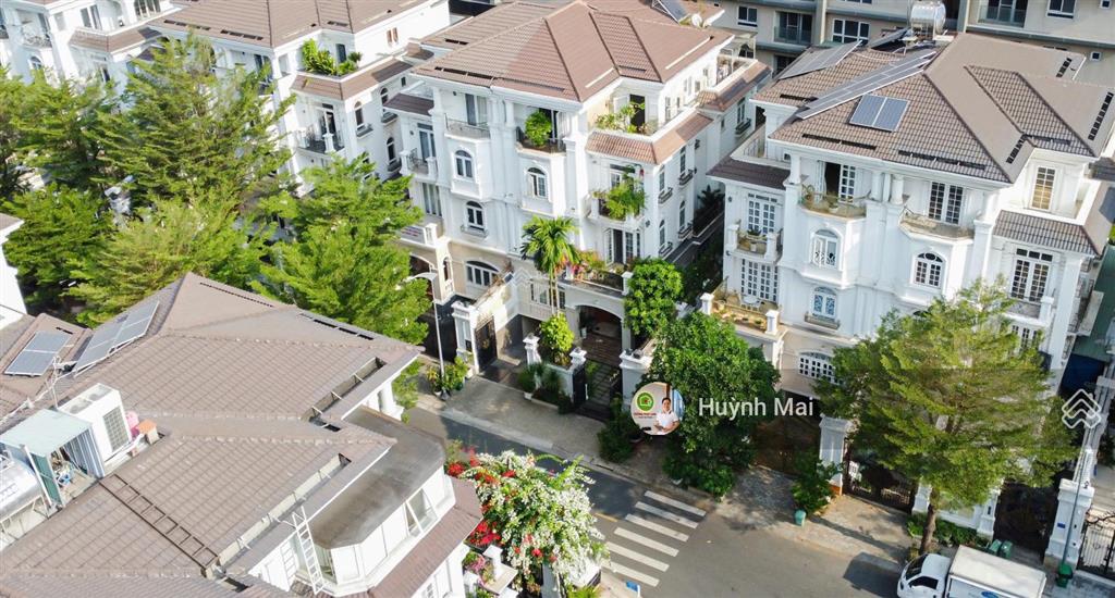52,5 tỷ cho căn biệt thự cityland 10x22m. nhà đẹp có thang máy. hầm 3 lầu.  em mai hỗ trợ xem nhà