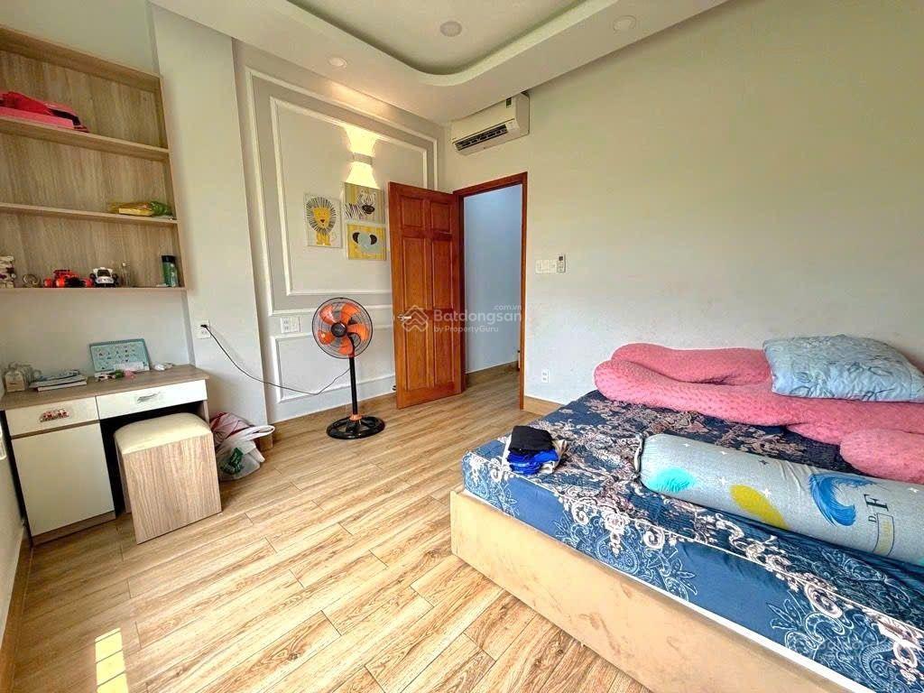 Bán nhà hẻm xe tải quay đầu  4 tầng  4m * 17,4m  nguyễn thị tú  bình tân, gần ngã tư gò mây.