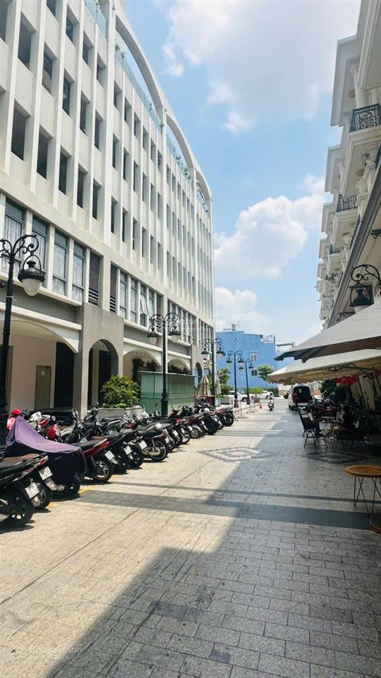 Bán nhà phố shophouse pegasuite  3 tầng chỉ 11 tỷ 5