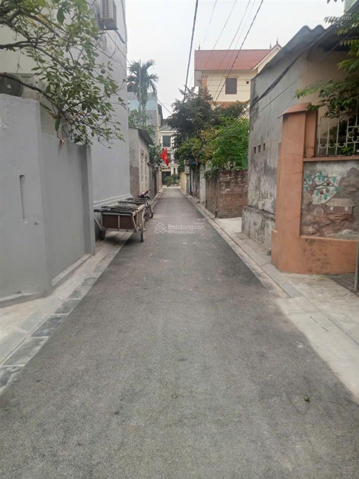 Chính chủ bán lô đất đẹp  vuông vắn  ngõ ô tô  gần trường chợ