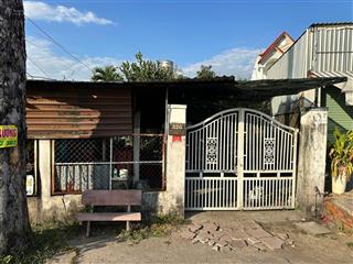 Cho thuê nhà nguyên căn, có sân rộng, thích hợp buôn bán quán ăn hoặc làm dịch vụ sửa chữa.