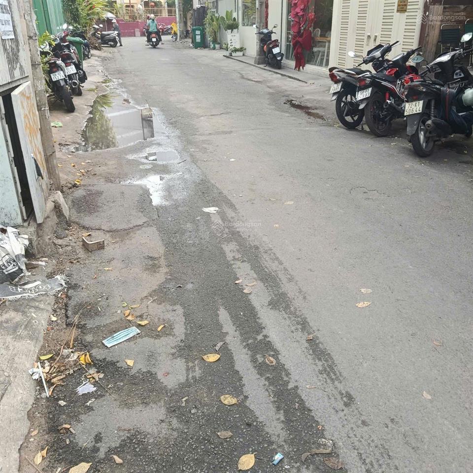 Bán gấp nhà lô góc mặt tiền đường 30m có vỉa hè
