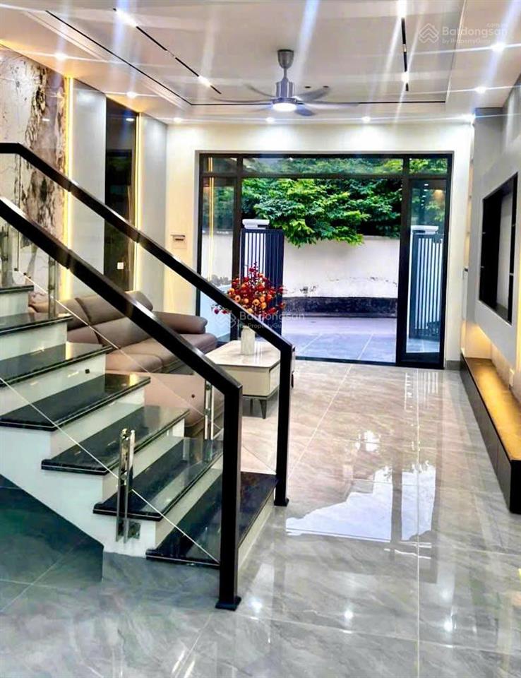 Bán nhà gần cầu bình triệu ven sông sg, xh đậu cửa đg thông ung văn khiêm.