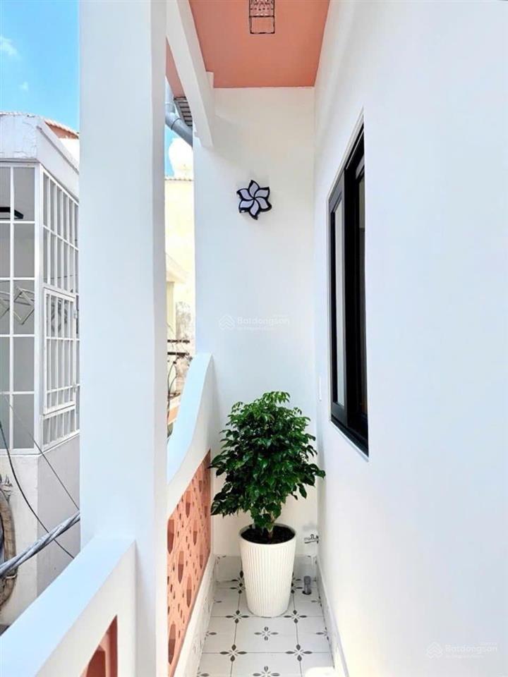 $ 5tỷ nhà mới thiết kế đẹp  full nội thất sang  5t x 30m2, kế hẻm xe hơi thông ra đg phan văn trị