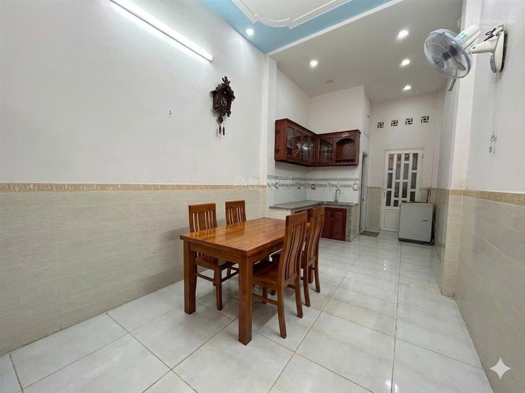 Hot 8,6 tỷ  kinh doanh tốt  nhà còn mới 4 tầng x 60m2 gần ngã 6 gò vấp.
