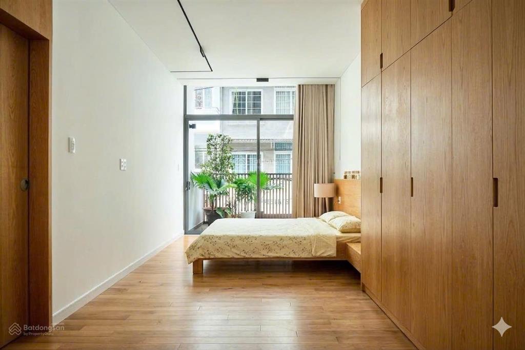 Nhà đẹp tiện ở ngay, hơn 10tỷ lô góc 5t x 46m2  hẻm ô tô tránh  thông ra nguyễn xí, q. bình thạnh