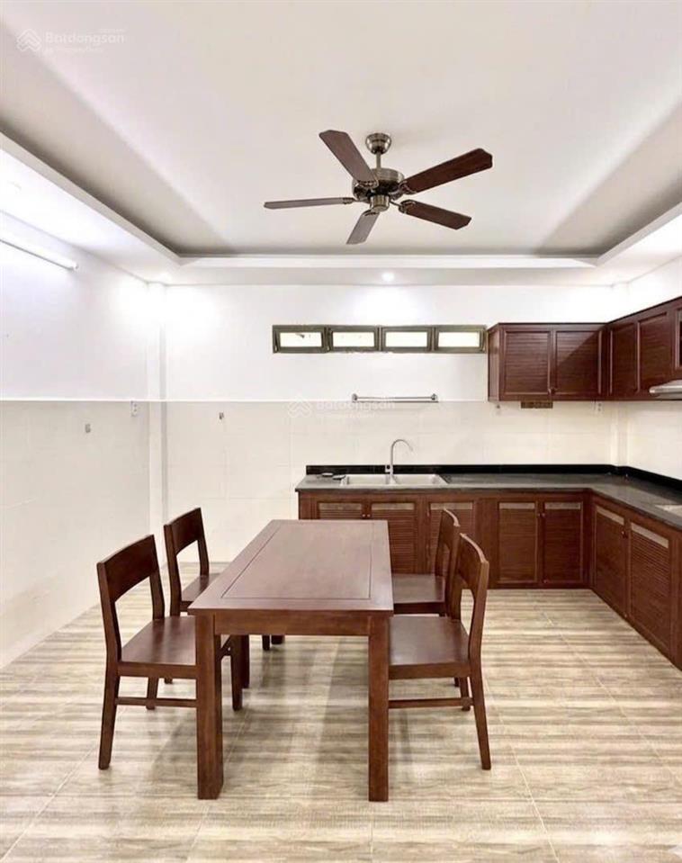 Gấp 80m2 x 2 tầng (ngang lớn)  xe hơi đậu cửa thông ra nguyễn kiệm ngay ngã tư phú nhuận