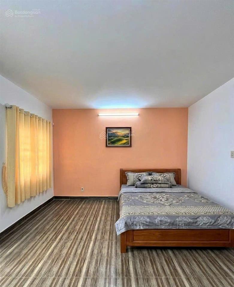 Gấp 80m2 x 2 tầng (ngang lớn)  xe hơi đậu cửa thông ra nguyễn kiệm ngay ngã tư phú nhuận