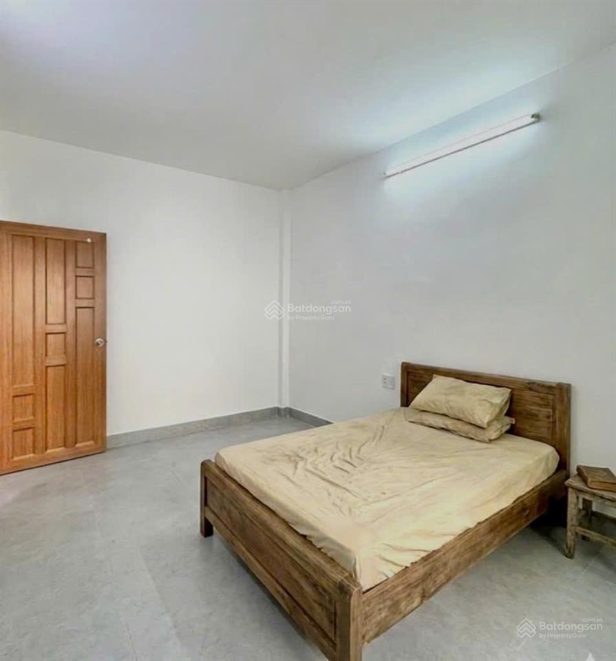 Gấp 80m2 x 2 tầng (ngang lớn)  xe hơi đậu cửa thông ra nguyễn kiệm ngay ngã tư phú nhuận