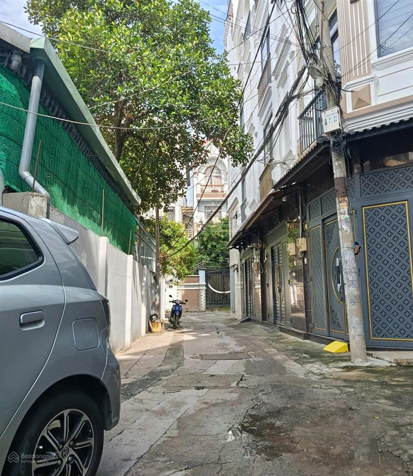 ** hơn 100m ra đường phan xích long  xe hơi đậu cửa  nhà 2 tầng 45,2 m²