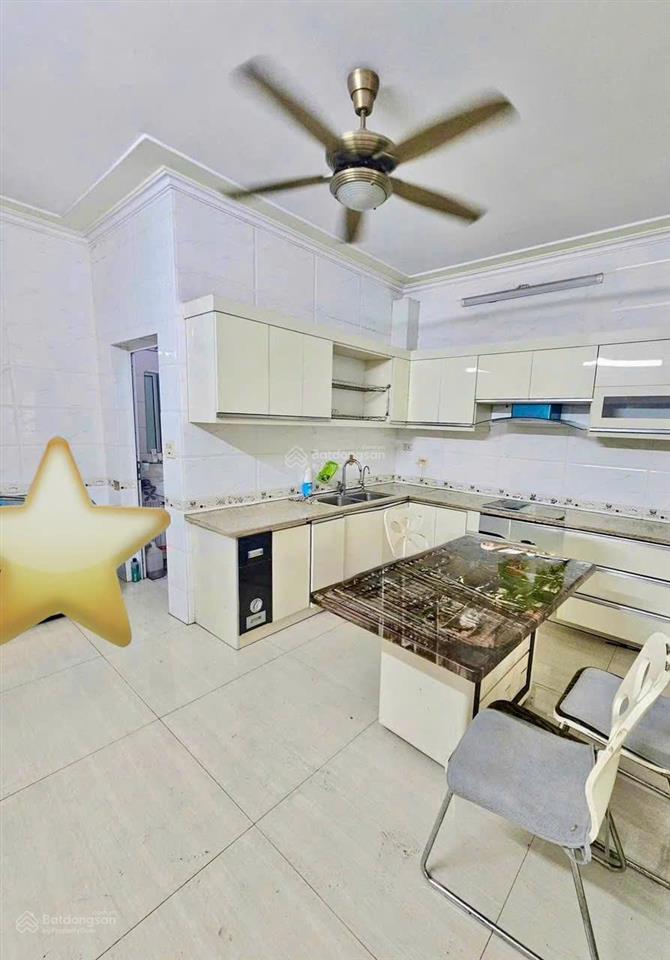** hơn 100m ra đường phan xích long  xe hơi đậu cửa  nhà 2 tầng 45,2 m²