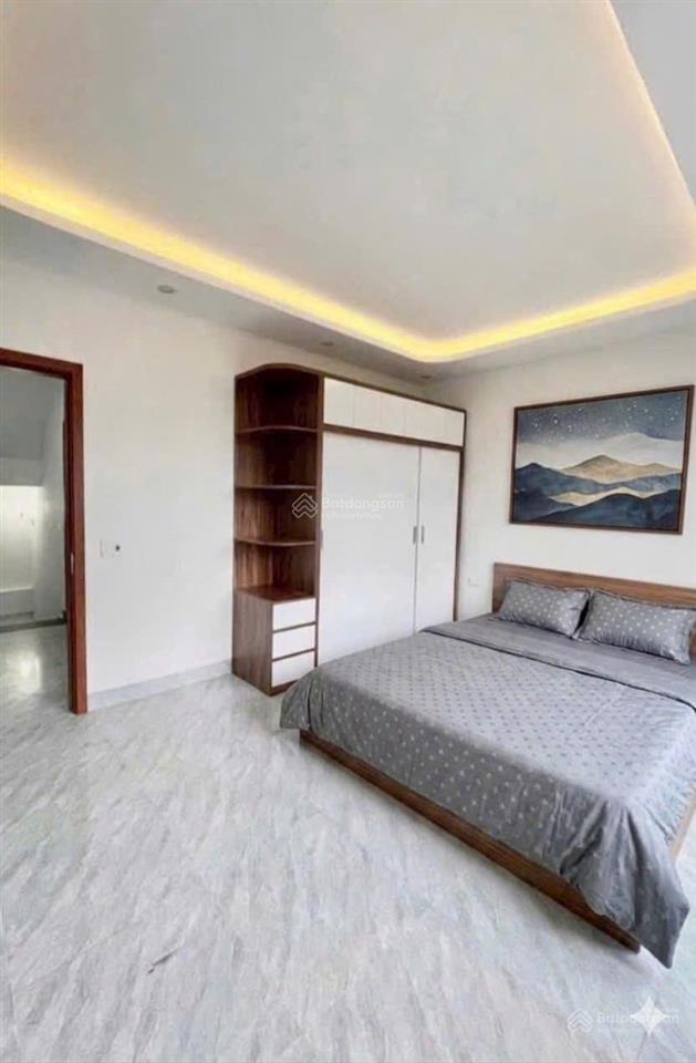 ** hơn 100m ra đường phan xích long  xe hơi đậu cửa  nhà 2 tầng 45,2 m²