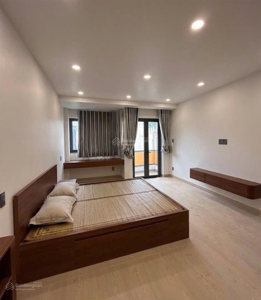 Nhà đẹp 4 tầng x 80m²  xe hơi đậu cửa, nhà mới, nội thất vip ra bùi đình túy.