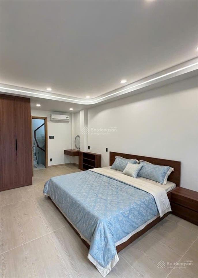 Nhà đẹp 4 tầng x 80m²  xe hơi đậu cửa, nhà mới, nội thất vip ra bùi đình túy.