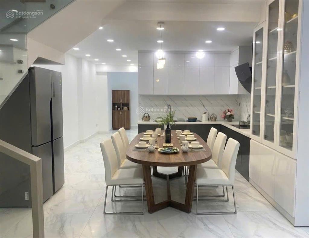 Nhà đẹp 4 tầng x 80m²  xe hơi đậu cửa, nhà mới, nội thất vip ra bùi đình túy.
