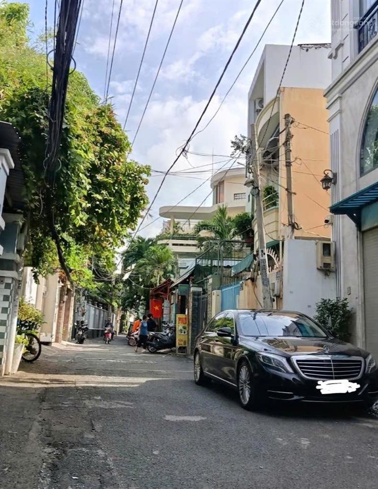 Nhà đẹp 4 tầng x 80m²  xe hơi đậu cửa, nhà mới, nội thất vip ra bùi đình túy.